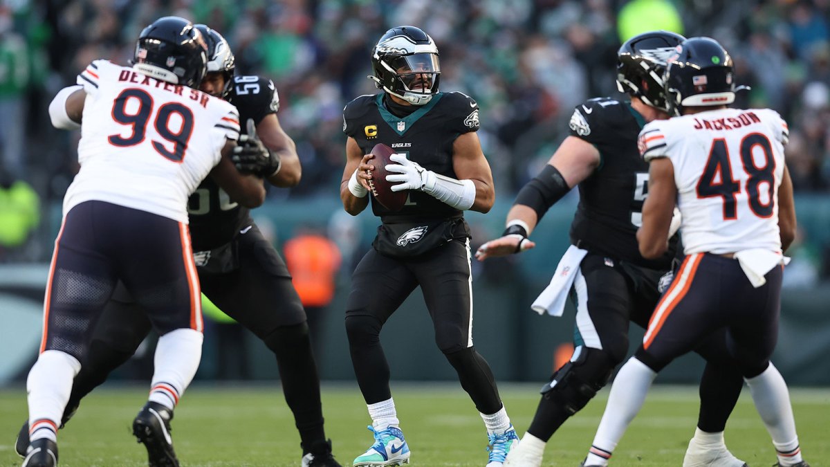 Philadelphia Eagles quarterback Jalen Hurts (1) looks to pass the ball against the Chicago Bears during the second quarter of the game at Lincoln Financial Field.