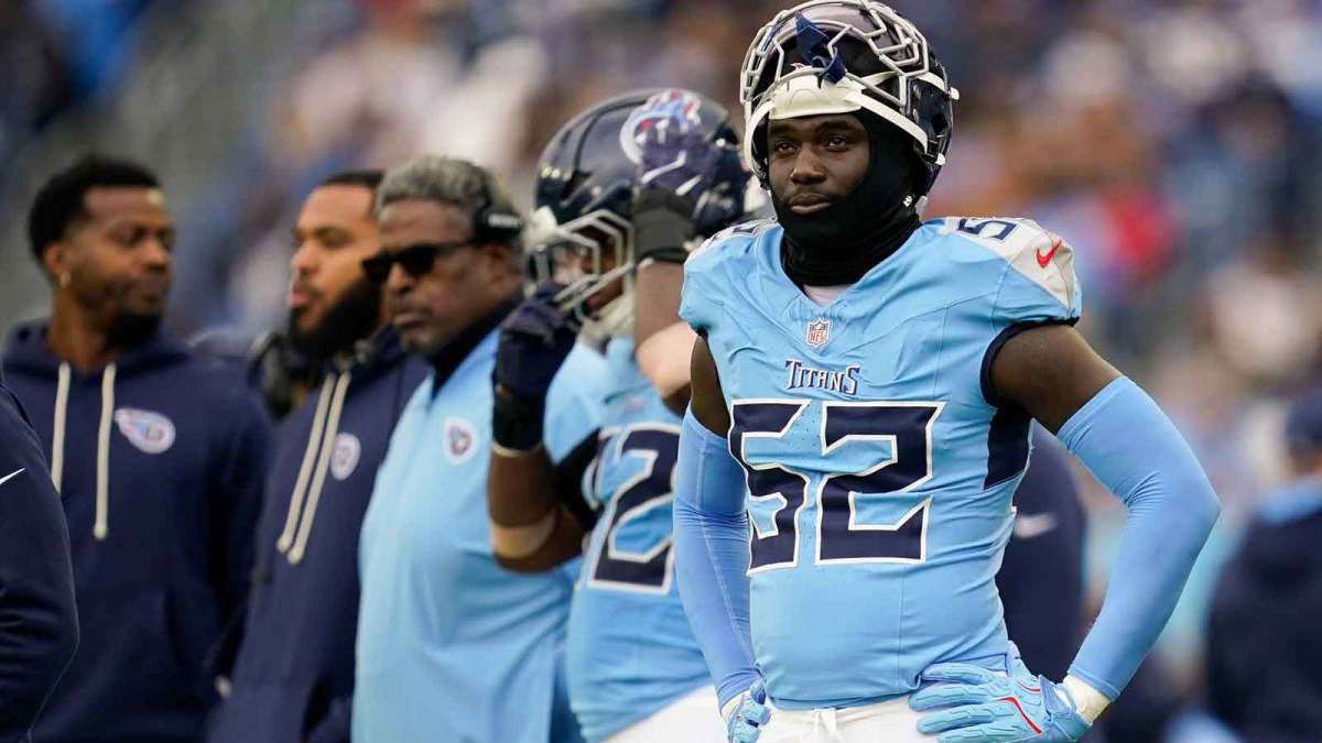 Tennessee Titans linebacker James Williams Sr. (52) watches his team face the Los Angeles Chargers during the third quarter at Nissan Stadium in Nashville, Tenn.