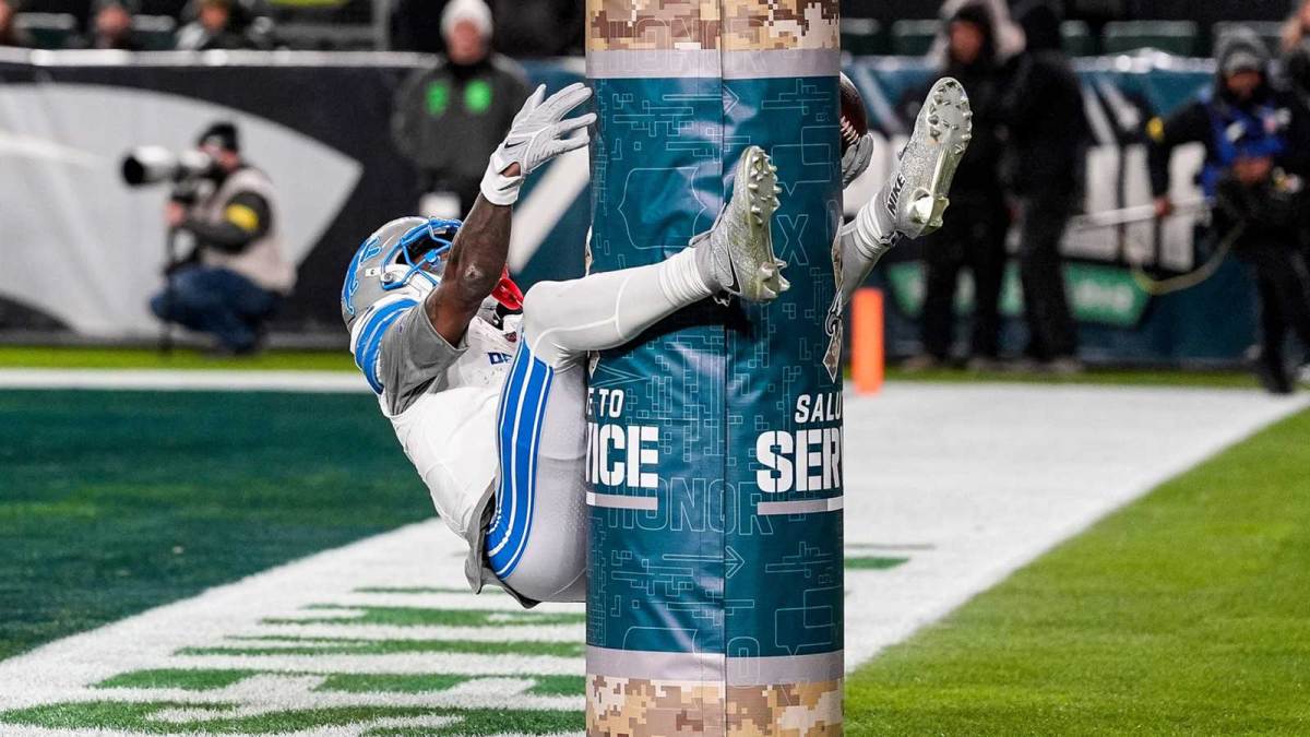 Detroit Lions wide receiver Jameson Williams (1) makes a catch against Philadelphia Eagles cornerback Adoree' Jackson (8) during the first half at Lincoln Financial Field in Philadelphia on Sunday, November 16, 2025.