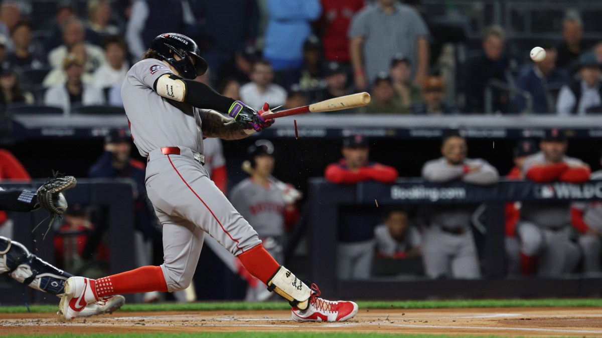 Boston Red Sox outfielder Jarren Duran (16) breaks his bat as he lines out during the first inning against the New York Yankees during game three of the Wildcard round for the 2025 MLB playoffs at Yankee Stadium.