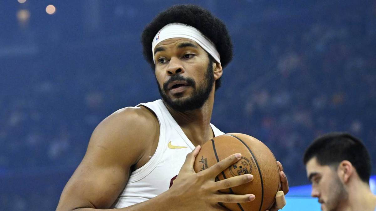 Cleveland Cavaliers center Jarrett Allen (31) rebounds in the first quarter against the Memphis Grizzlies at Rocket Arena.
