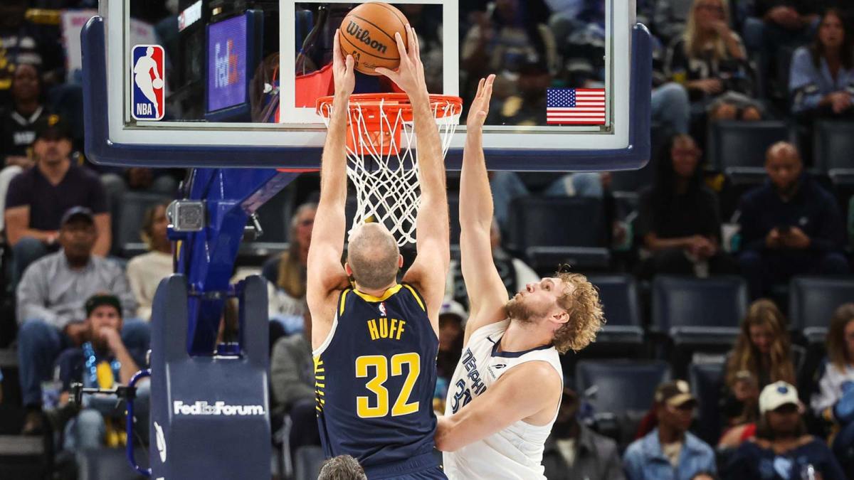 Indiana Pacers center Jay Huff (32) dunks the ball against Memphis Grizzlies center Jock Landale (31) during the first half at FedExForum.
