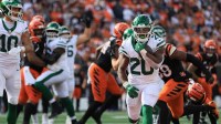 New York Jets running back Breece Hall (20) runs with the ball against the Cincinnati Bengals at Paycor Stadium.