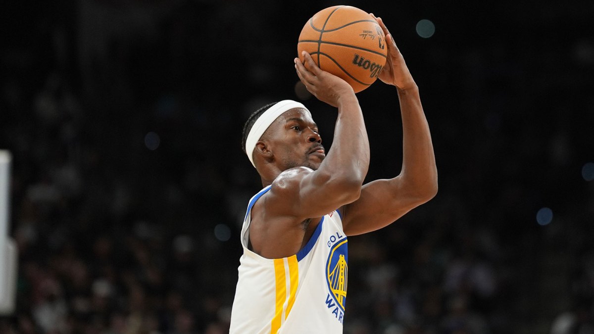Golden State Warriors forward Jimmy Butler III (10) shoots in the second half against the San Antonio Spurs at Frost Bank Center.