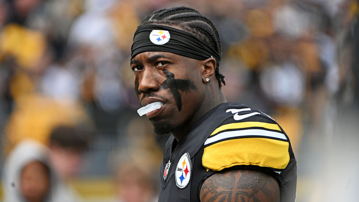 Pittsburgh Steelers cornerback Joey Porter Jr. (24) enters the field before the game against the Indianapolis Colts at Acrisure Stadium.