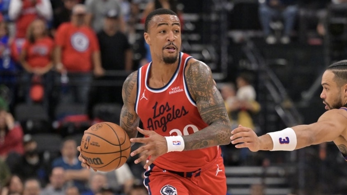 Los Angeles Clippers forward John Collins (20) is defended by Phoenix Suns forward Dillon Brooks (3) as he looks to make a pass during the first half at Intuit Dome.