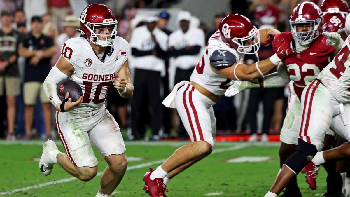 Oklahoma Sooners quarterback John Mateer (10) runs the ball during the fourth quarter against the Oklahoma Sooners at Saban Field at Bryant-Denny Stadium.