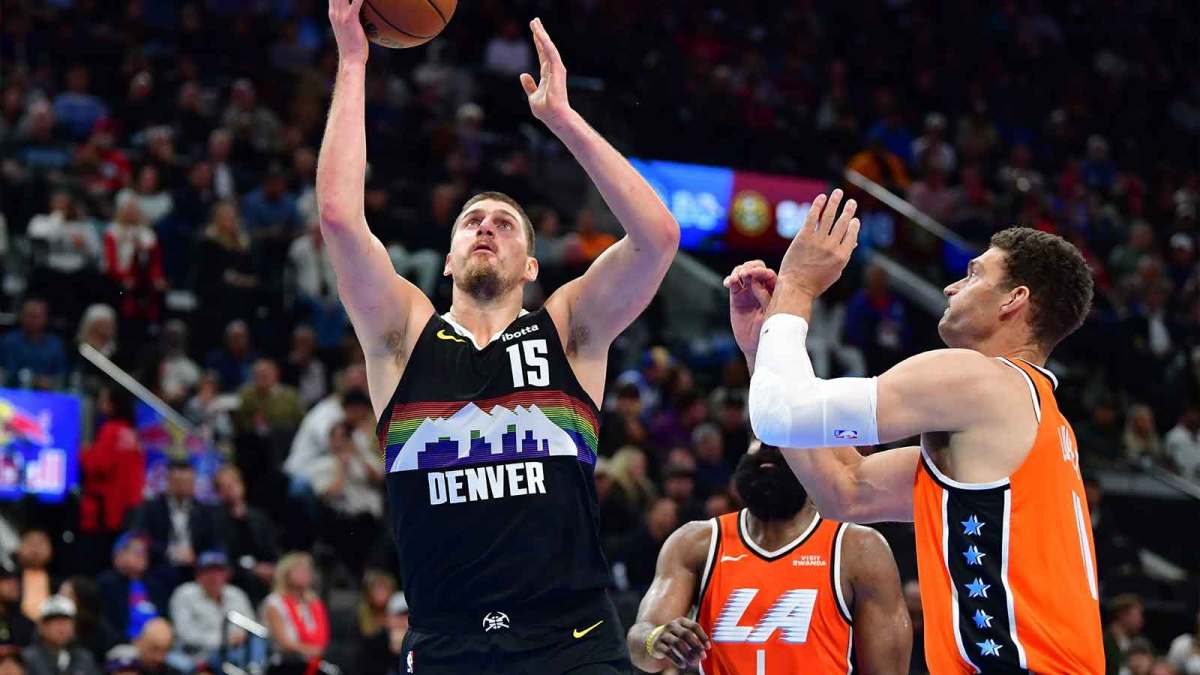 Denver Nuggets center Nikola Jokic (15) moves to the basket against Los Angeles Clippers center Brook Lopez (11) during the second half at Intuit Dome.