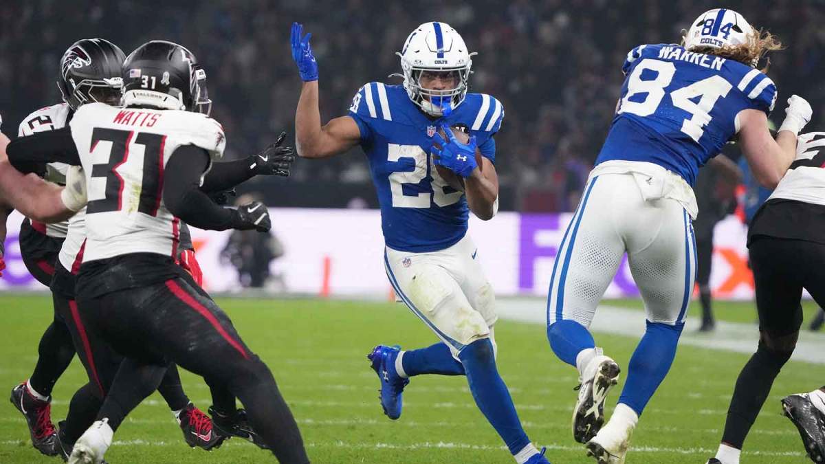 Indianapolis Colts running back Jonathan Taylor (28) runs the ball against the Atlanta Falcons during the NFL Berlin Game at Olympic Stadium.