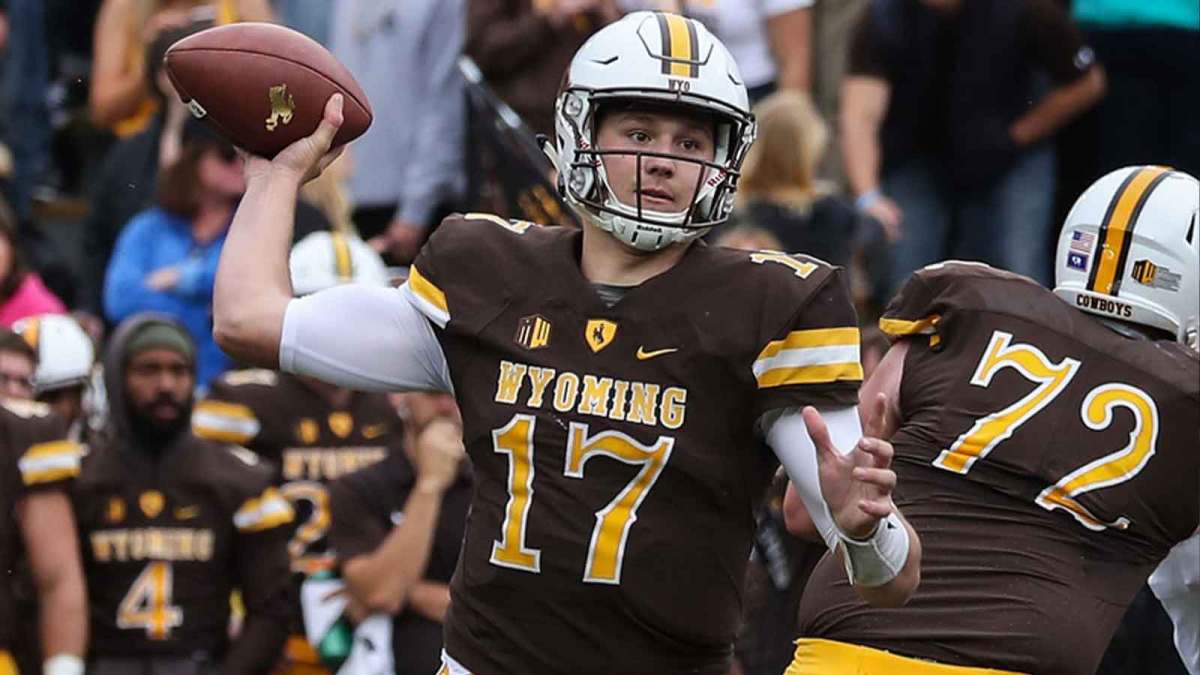 Wyoming Cowboys quarterback Josh Allen (17) throws against the Texas State Bobcats during the second quarter at War Memorial Stadium.