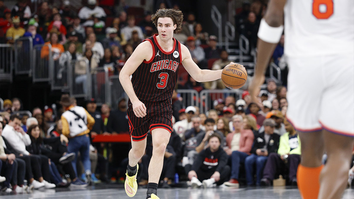 Chicago Bulls guard Josh Giddey (3) brings the ball up court against the New York Knicks during the first half at United Center.