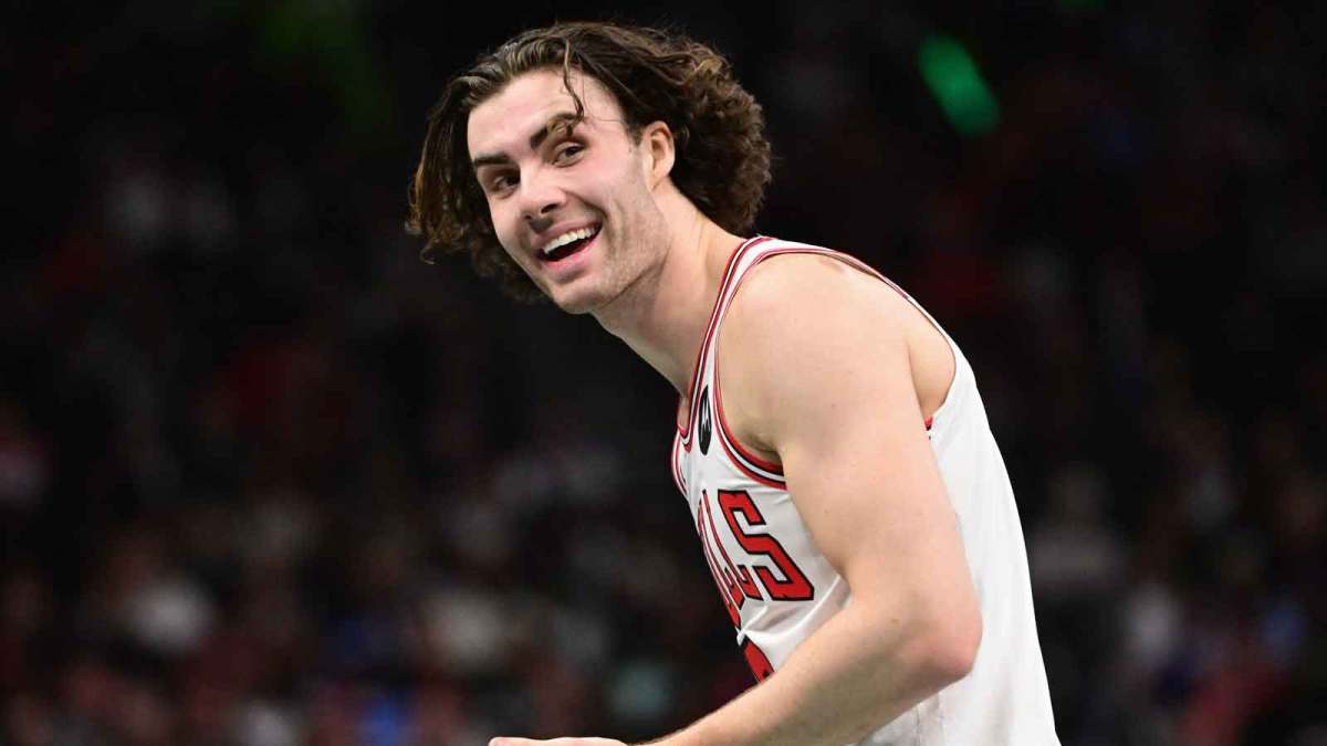 Nov 7, 2025; Milwaukee, Wisconsin, USA; Chicago Bulls guard Josh Giddey (3) reacts in the 3rd quarter against the Milwaukee Bucks at Fiserv Forum. Mandatory Credit: Benny Sieu-Imagn Images