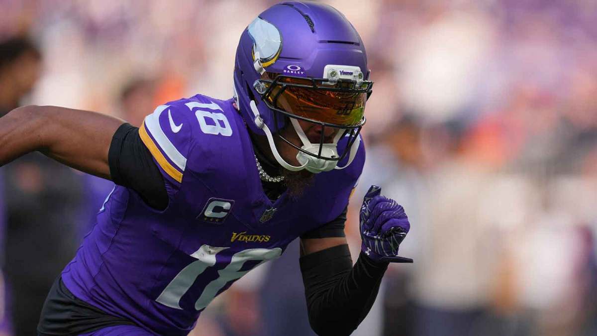 Minnesota Vikings wide receiver Justin Jefferson (18) warms up before a game against the Chicago Bears at U.S. Bank Stadium.
