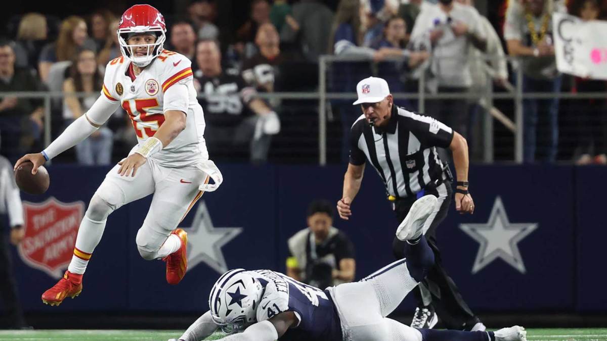 Kansas City Chiefs quarterback Patrick Mahomes (15) escapes the pressure from Dallas Cowboys defensive end Donovan Ezeiruaku (41) during the fourth quarter at AT&T Stadium.