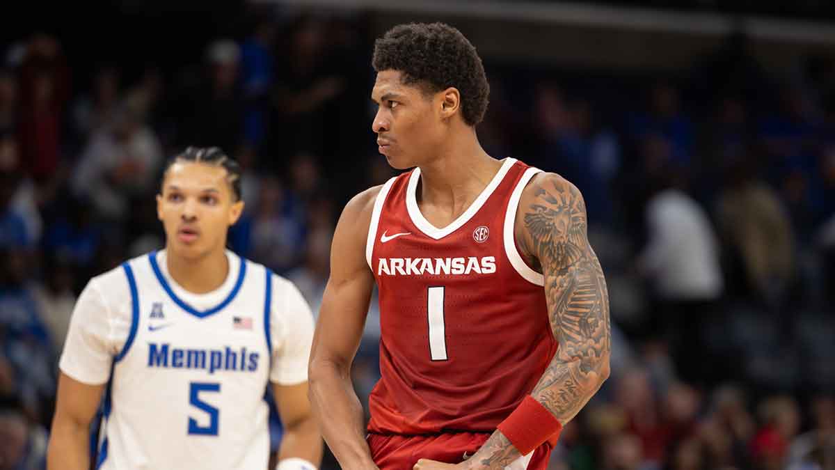 Arkansas Razorbacks guard Karter Knox (11) dunks the ball against Memphis Tigers guard Sincere Parker (23) during the second half at FedEx Forum.