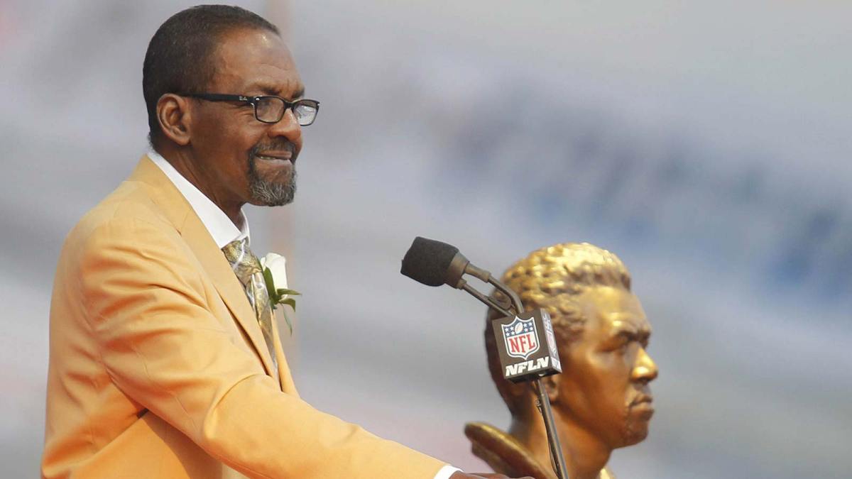 Seattle Seahawks former safety Kenny Easley delivers his speech during the Professional Football HOF enshrinement ceremonies at the Tom Benson Hall of Fame Stadium.