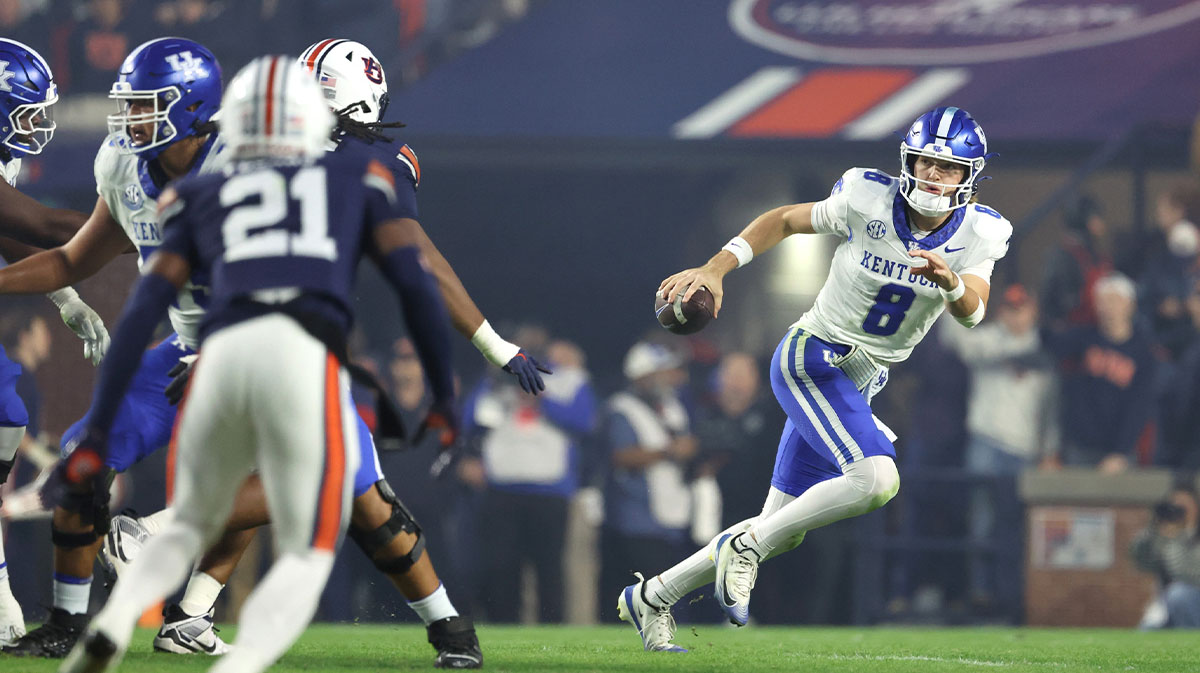  Kentucky Wildcats quarterback Cutter Boley (8) looks for a receiver during the fourth quarter against the Auburn Tigers at Jordan-Hare Stadium. 