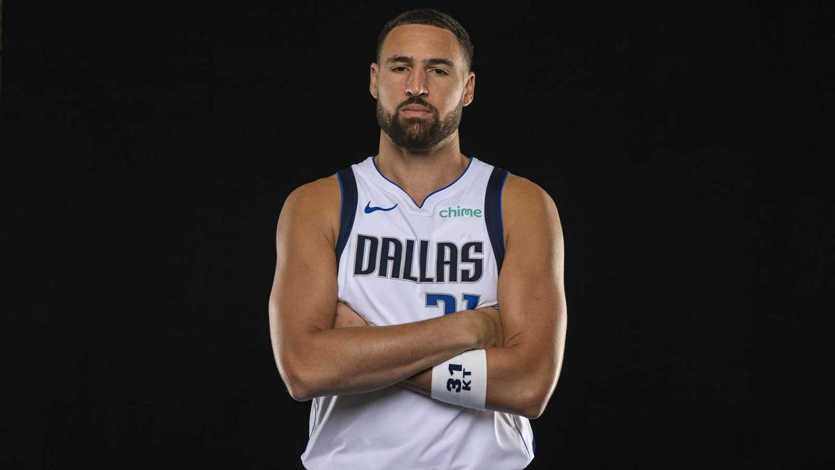 Dallas Mavericks guard Klay Thompson (31) poses for a photo during the Mavericks 2025 media day at the American Airlines Center.