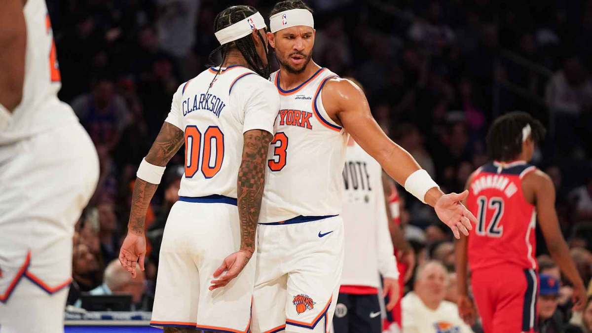 New York Knicks guard Jordan Clarkson (00) celebrates with New York Knicks guard Josh Hart (3) after scoring a three pointer during the second half against the Washington Wizards at Madison Square Garden.