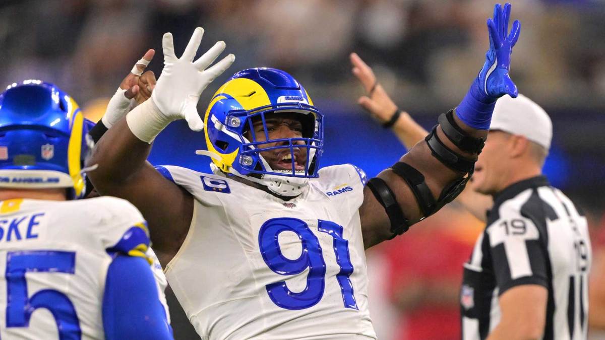 Los Angeles Rams defensive end Kobie Turner (91) celebrates after a sack of Tampa Bay Buccaneers quarterback Baker Mayfield (6) in the first half at SoFi Stadium.
