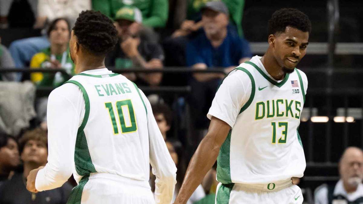 Oregon forwards Sean Stewart, right, and Kwame Evans Jr. trade off as the Oregon Ducks host the Hawaii Rainbow Warriors.