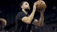 Sacramento Kings guard Zach LaVine (8) warms up before the game against the Minnesota Timberwolves at Golden 1 Center.