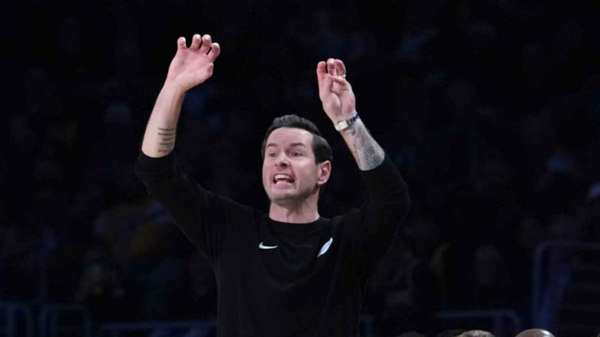 JJ Redick raves as LeBron James controls his season debut, guiding the Lakers with crisp passing in a strong win over the Jazz.