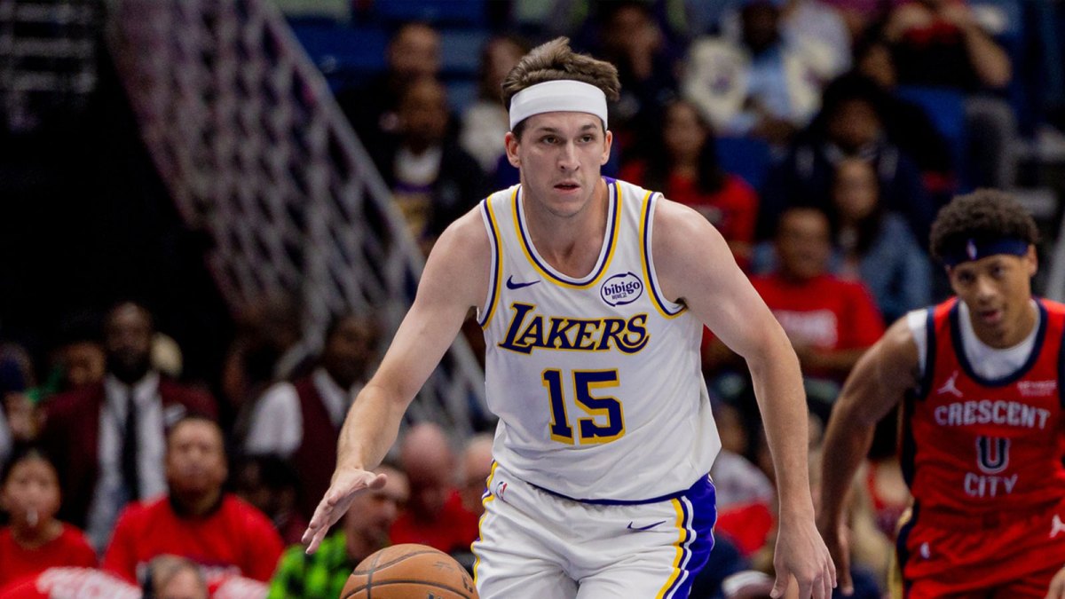 Lakers guard Austin Reaves (15) brings the ball up