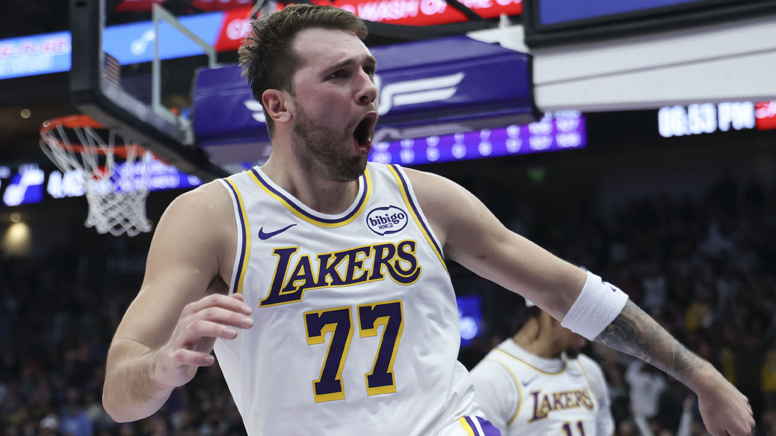 Lakers’ Luka Doncic nutmegs Kevin Love in unreal sequence vs. Jazz