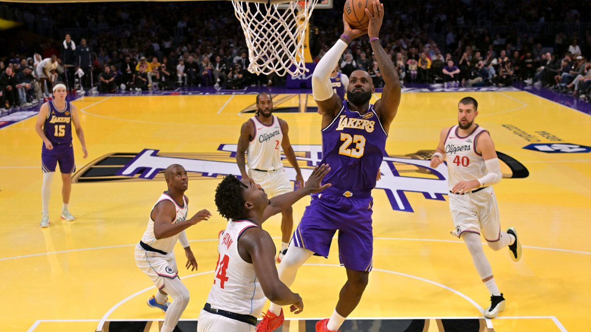 Los Angeles Lakers forward LeBron James (23) gets past Los Angeles Clippers guard Chris Paul (3), forward Kawhi Leonard (2), center Ivica Zubac (40) and guard Kobe Brown (24) for a basket in the second half at Crypto.com Arena.