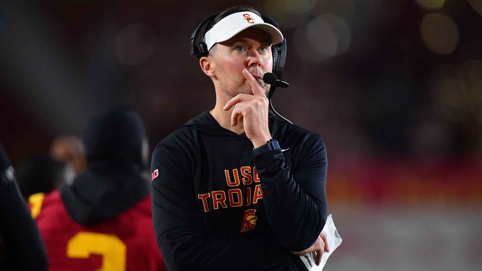 USC football’s Lincoln Riley feeling heat after flopping vs. Oregon
