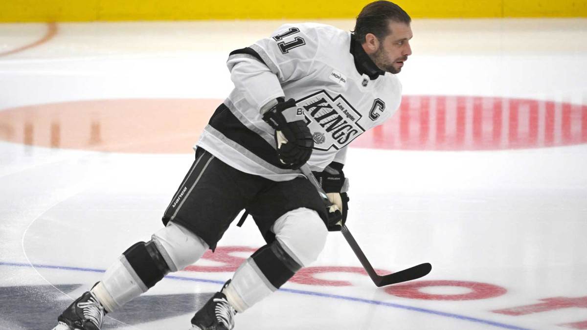 Los Angeles Kings forward Anze Kopitar (11) warms up before playing the Toronto Maple Leafs at Scotiabank Arena.