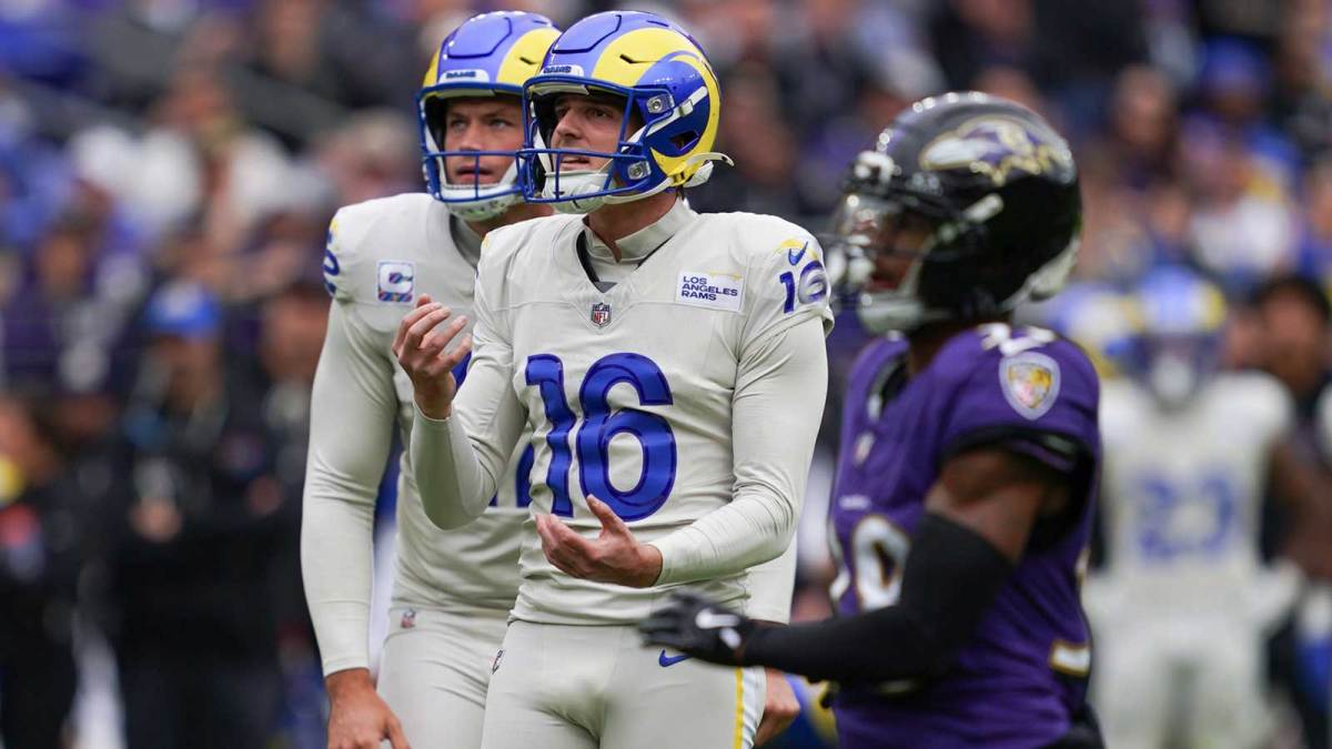 Los Angeles Rams punter Ethan Evans (42) and kicker Joshua Karty (16) react after a missed field goal against the Baltimore Ravens during the first quarter of the game at M&T Bank Stadium