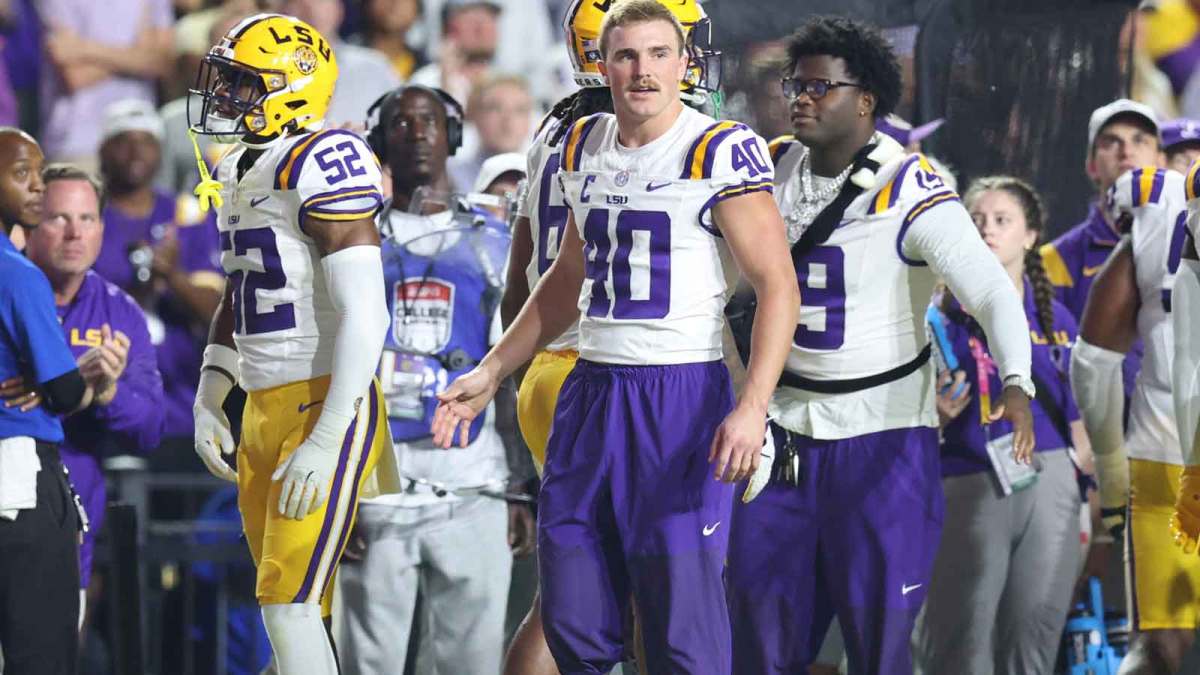 Louisiana State Tigers linebacker Whit Weeks (40) on the sideline during the first half against the Texas A&M Aggies at Tiger Stadium