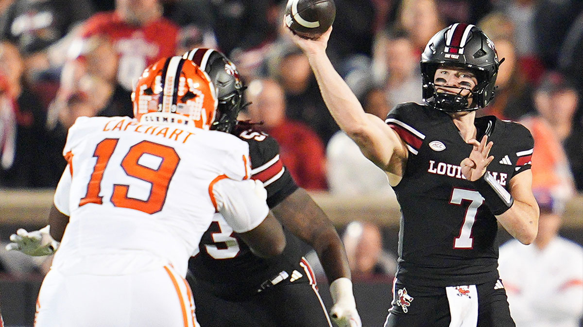 Louisville Cardinals quarterback Miller Moss (7) during the game against Clemson.