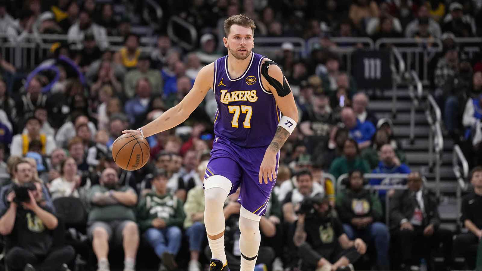 Luka Doncic’s 30-point 1st half in Lakers-Clippers has fans buzzing