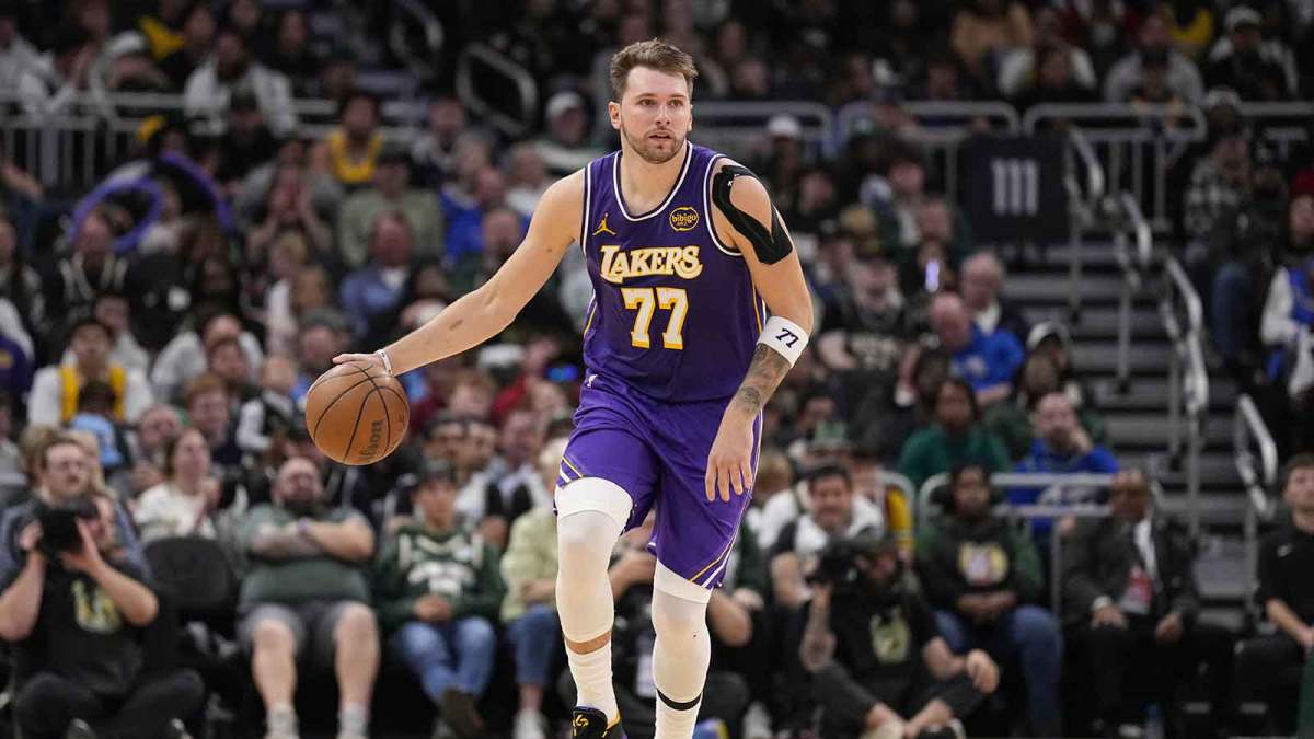 Los Angeles Lakers guard Luka Doncic (77) during the game against the Milwaukee Bucks at Fiserv Forum.