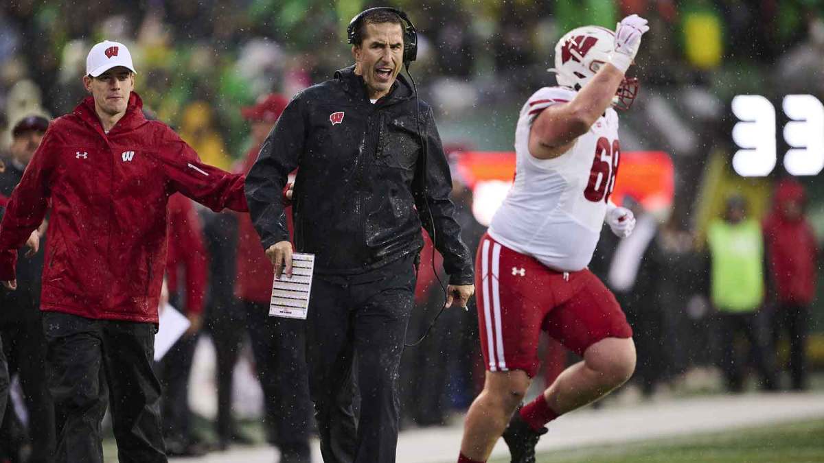 Wisconsin Badgers head coach Luke Fickell instructs players during the first half against the Oregon Ducks at Autzen Stadium.