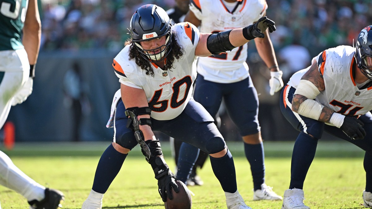 Denver Broncos center Luke Wattenberg (60) against the Philadelphia Eagles at Lincoln Financial Field. Mandatory Credit: Eric Hartline-Imagn Images