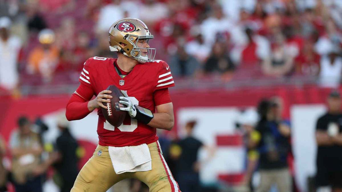 San Francisco 49ers quarterback Mac Jones (10) looks to throw downfield during the third quarter against the Tampa Bay Buccaneers at Raymond James Stadium.
