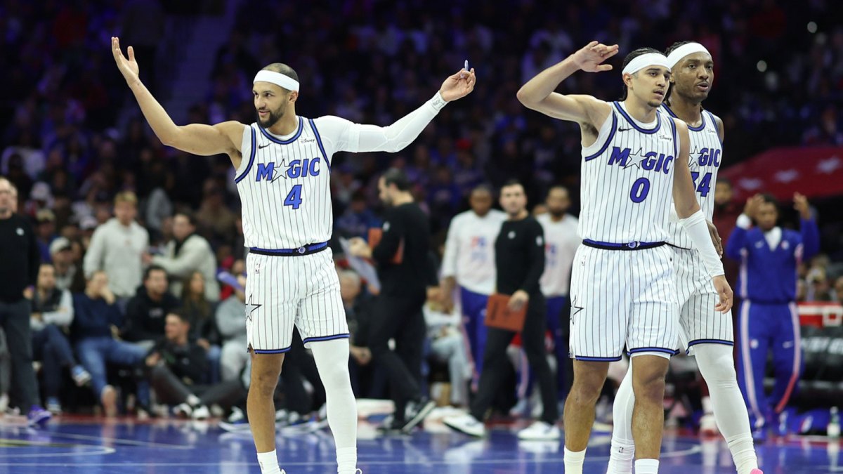 Magic guard Jalen Suggs (4) taunts the fans
