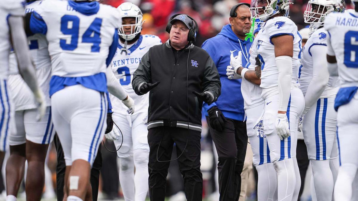 Kentucky Wildcats head coach Mark Stoops during a timeout with his team as the Cats played Louisville Saturday, November 29, 2025 in Louisville, Kentucky at L&N Federal Credit Union Stadium. The Cats fell to 5-7 with the 41-0 loss to the Cardinals; missing out on a bowl.