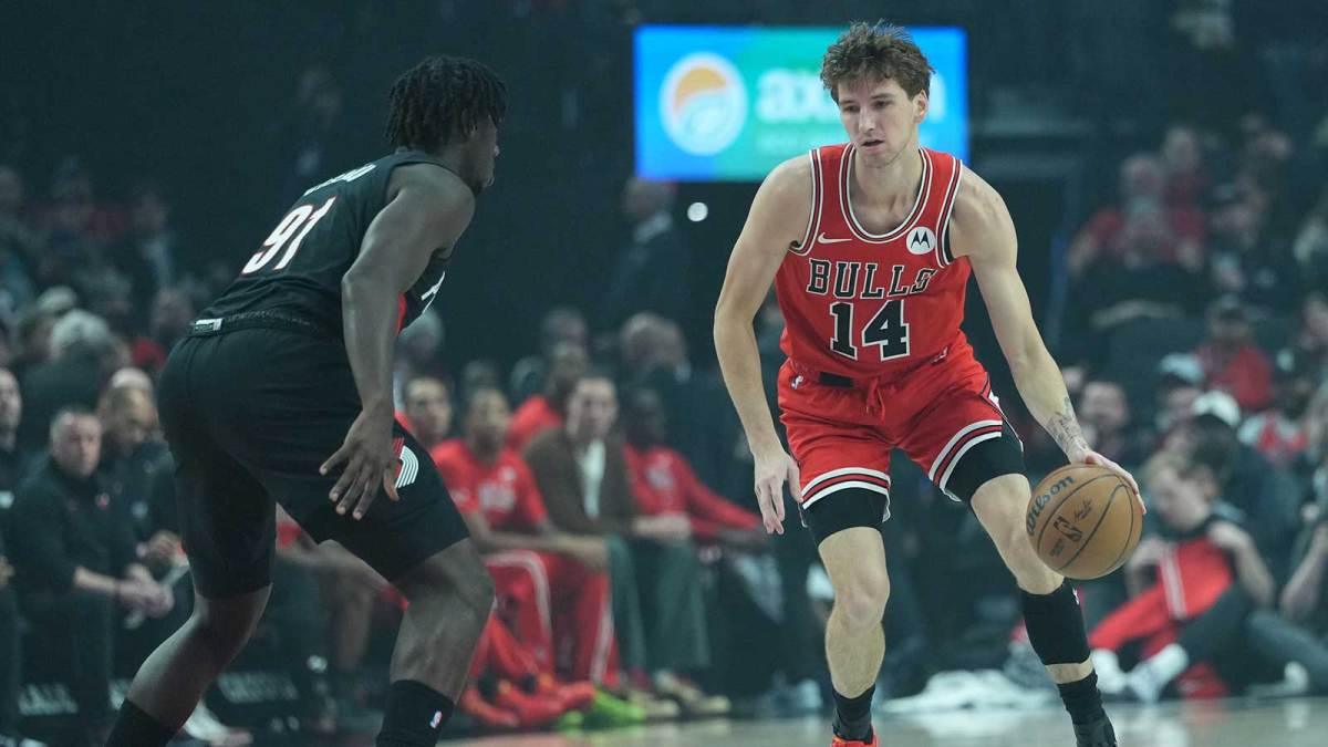 Chicago Bulls forward Matas Buzelis (14) dribbles against Portland Trail Blazers guard Sidy Cissoko (91) during the first half at Moda Center.