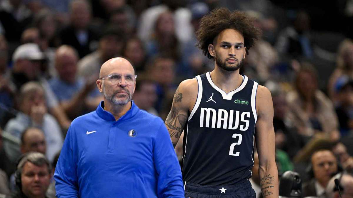 Dallas Mavericks head coach Jason Kidd and center Dereck Lively II (2) look on during the second half against the LA Clippers in an NBA Cup game at the American Airlines Center.