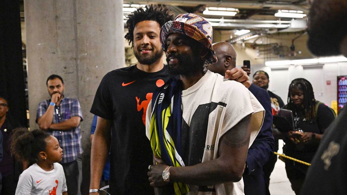 Mavericks' Kyrie Irving poses with Pistons' Cade Cunningham