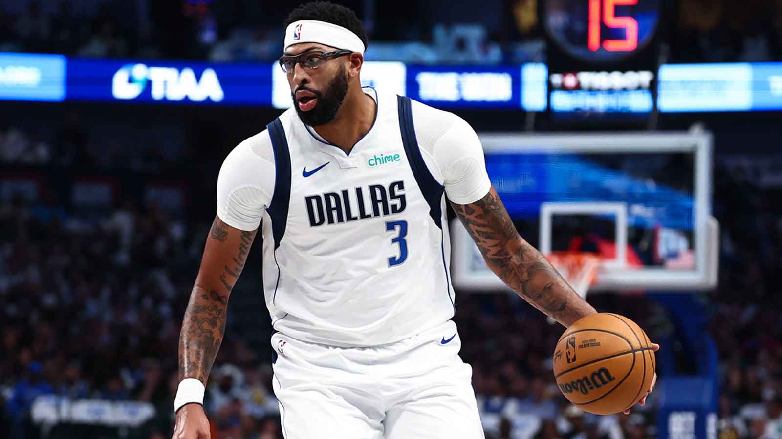 Mavericks’ Anthony Davis remains questionable as trade rumors swirl