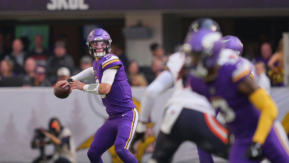 Minnesota Vikings quarterback J.J. McCarthy (9) throws downfield during the first quarter against the Chicago Bears at U.S. Bank Stadium