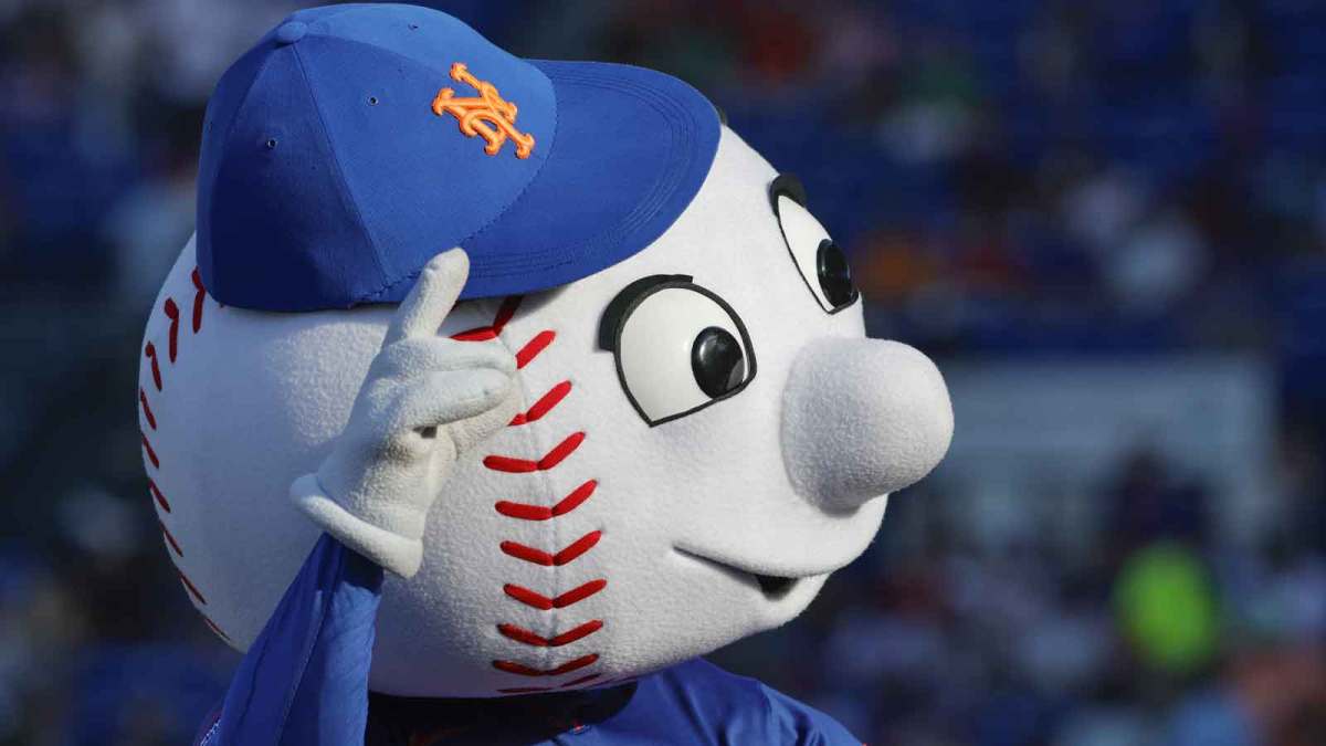Mr. Met mascot greets the crowd before the game against the St. Louis Cardinals at Clover Park.
