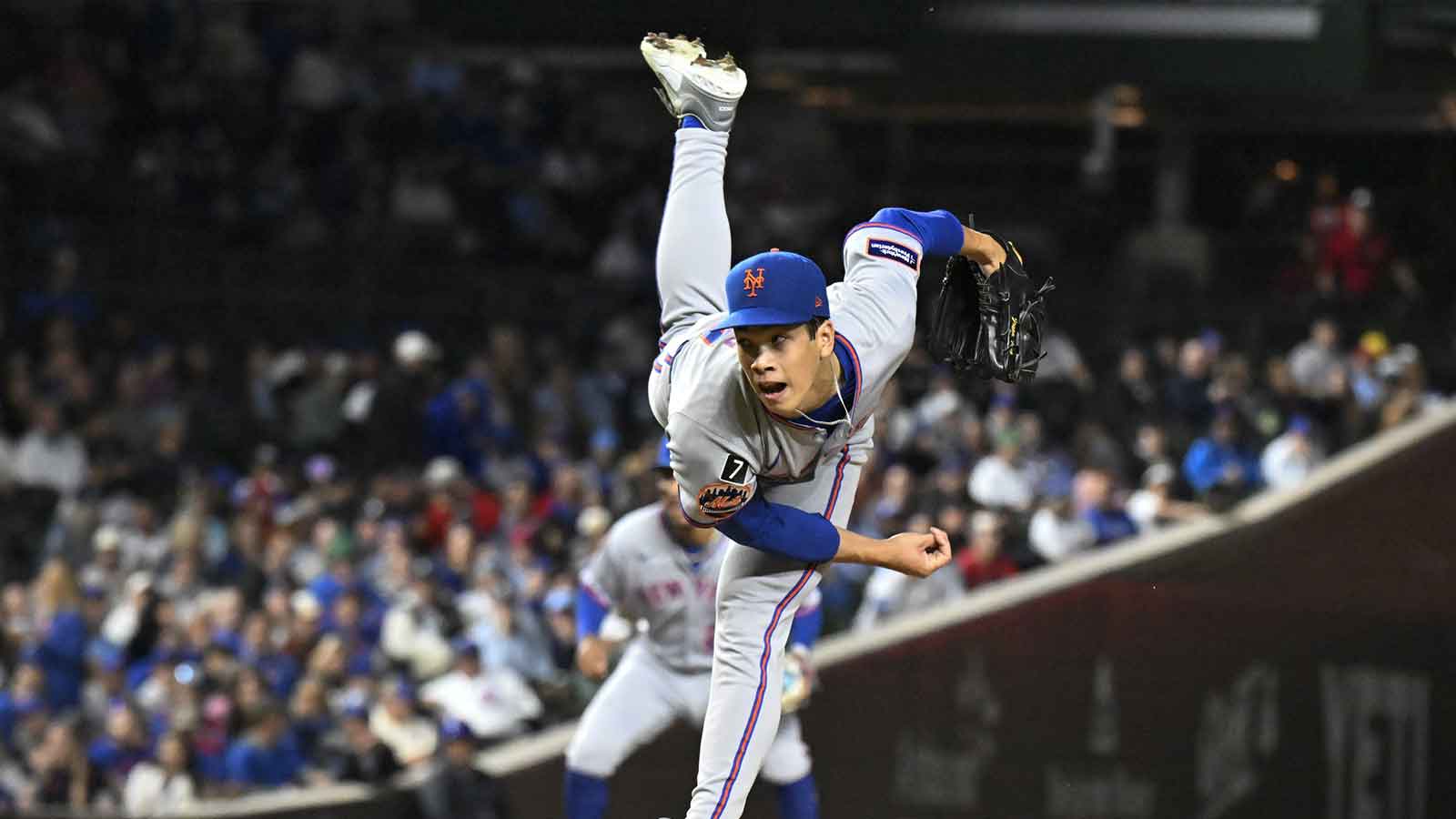 New York Mets pitcher Jonah Tong (21) throws pitch during the first inning against the Chicago Cubs at Wrigley Field. 