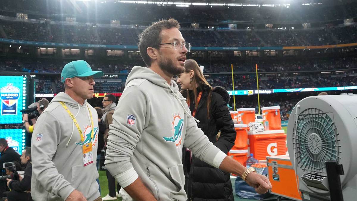 Miami Dolphins head coach Mike McDaniel walks onto the field prior to the 2025 NFL Madrid Game against the Washington Commanders at Santiago Bernabeu Stadium.